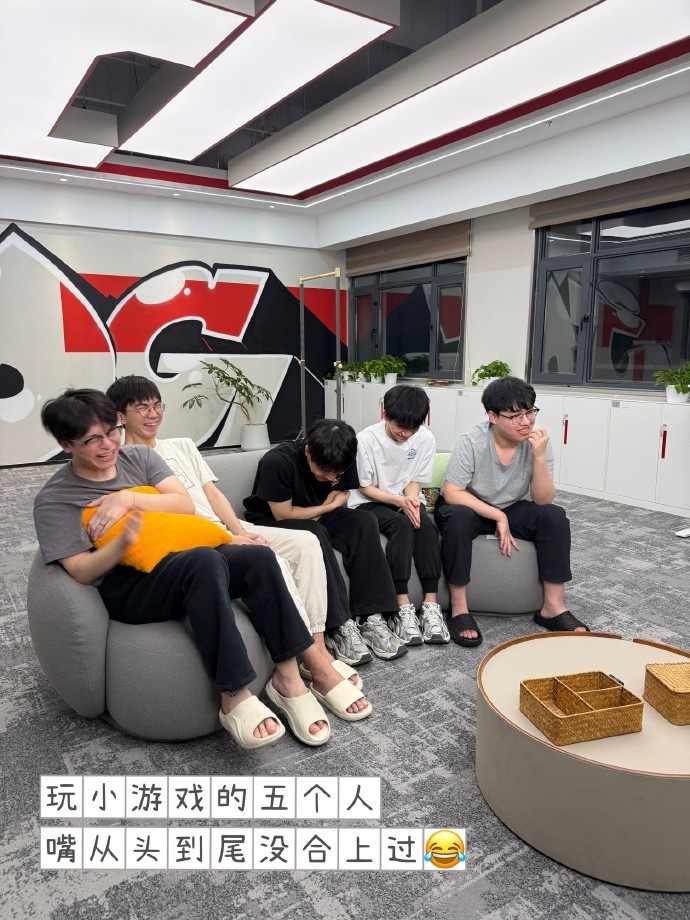 JDG分享照片回顾三月：四月继续，一起往更远的地方走