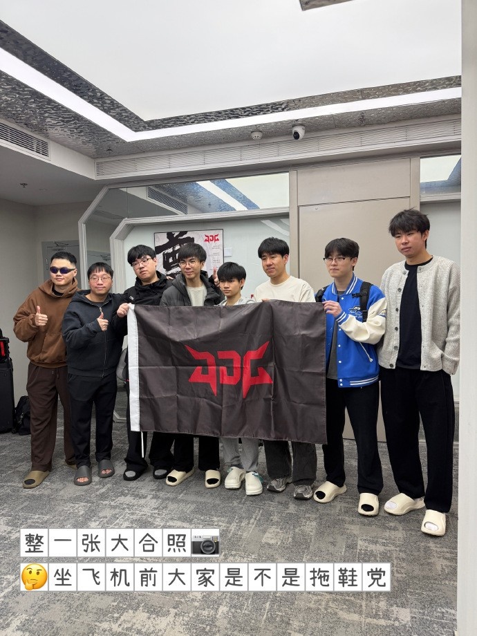 JDG分享照片回顾三月：四月继续，一起往更远的地方走