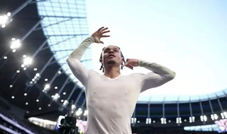 跨界联动！热刺队哈维西蒙斯分享ShowMaker模仿他的庆祝动作